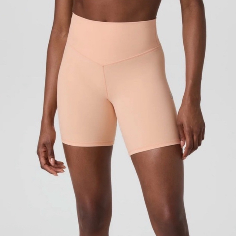 Vuori Women's Peach biker Shorts, size S(last photo band has tape residue mark)